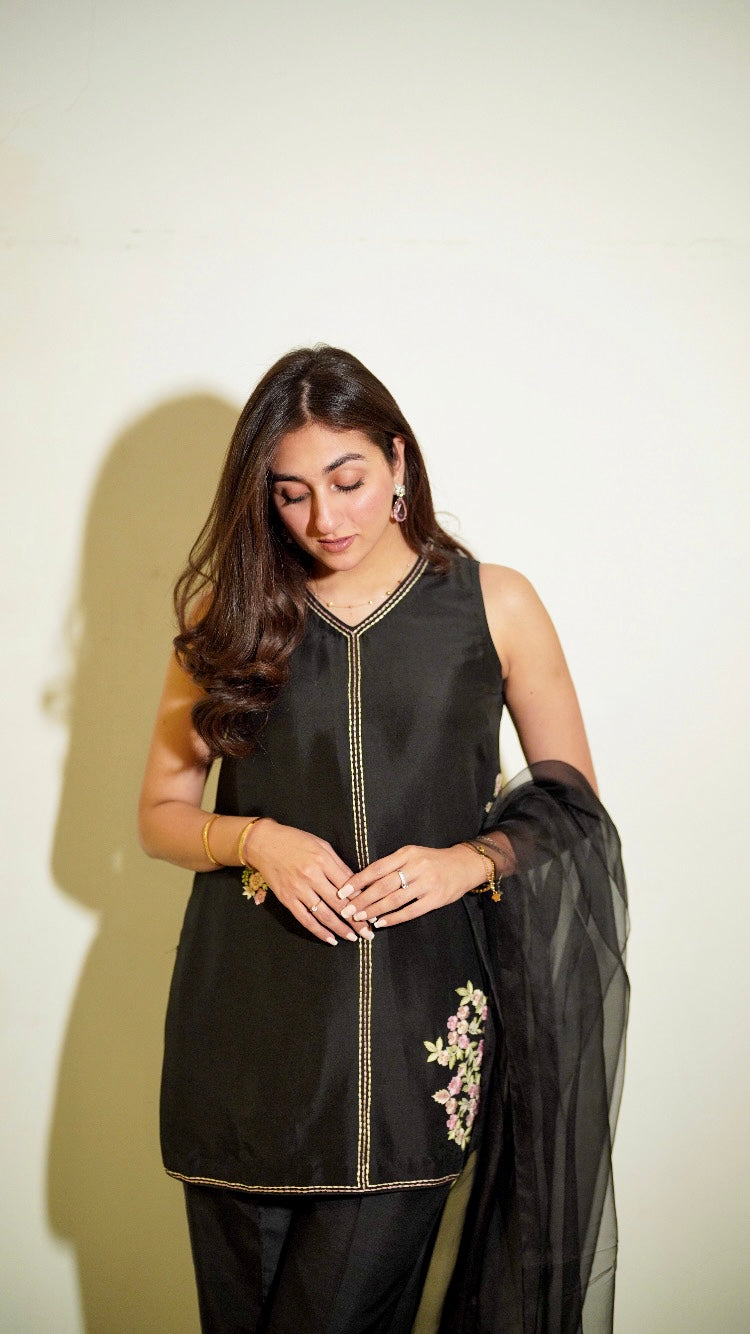LARA - E - SHAM